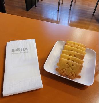 Piškoti 'Idrijski hundi', ki so del kolektivne blagovne znamke Idrija izbrano